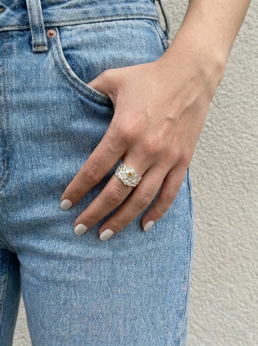 Natural stones and everyday styling