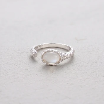 VEIN TRACE — White Agate Hammered Sterling Silver Ring